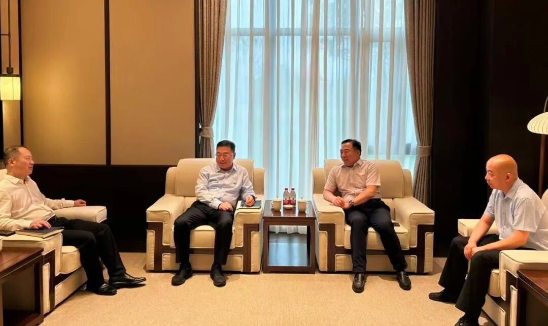 上海振华重工集团与海油工程举行工作会谈
